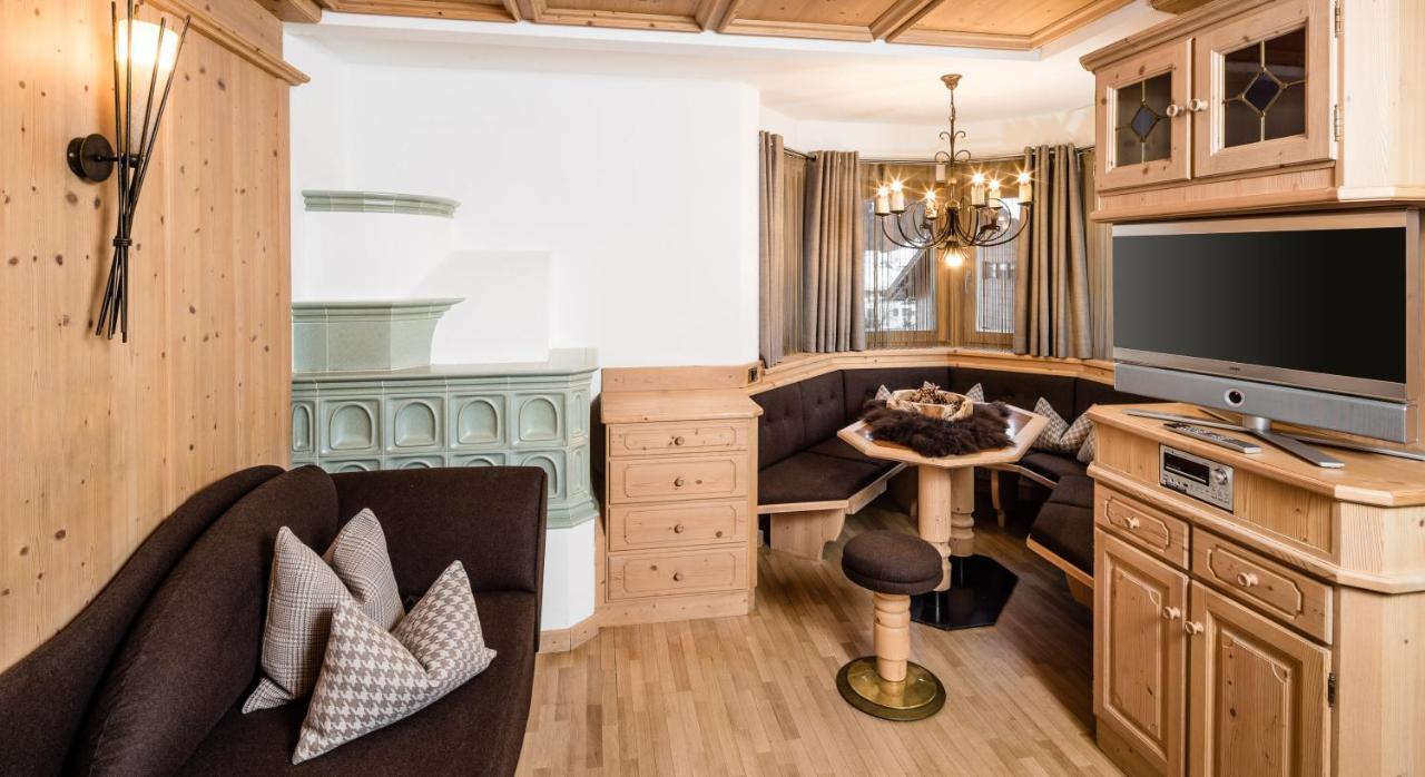 Apartments Villa Gardena - Gardenahotels Selva di Val Gardena Bagian luar foto