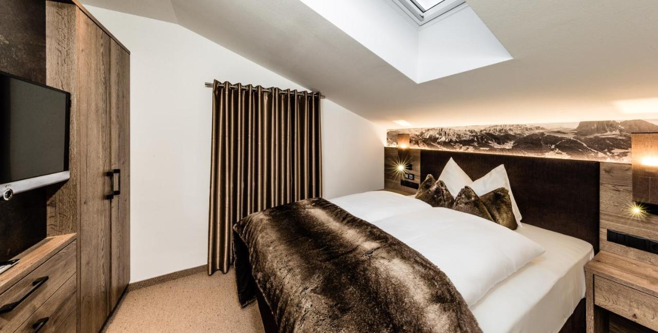 Apartments Villa Gardena - Gardenahotels Selva di Val Gardena Bagian luar foto