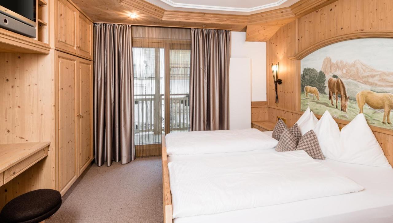 Apartments Villa Gardena - Gardenahotels Selva di Val Gardena Bagian luar foto