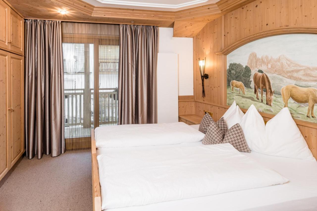 Apartments Villa Gardena - Gardenahotels Selva di Val Gardena Bagian luar foto