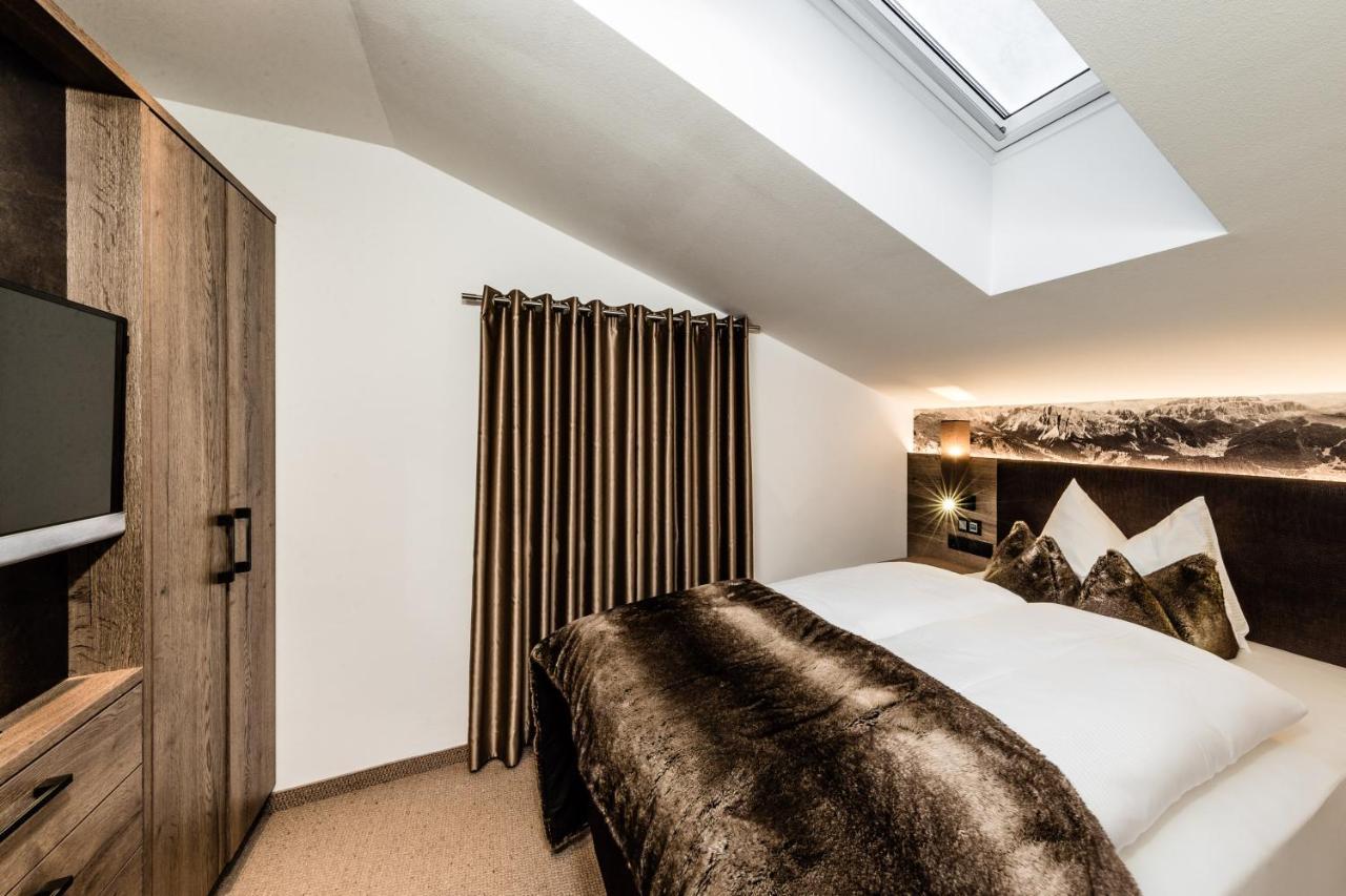 Apartments Villa Gardena - Gardenahotels Selva di Val Gardena Bagian luar foto