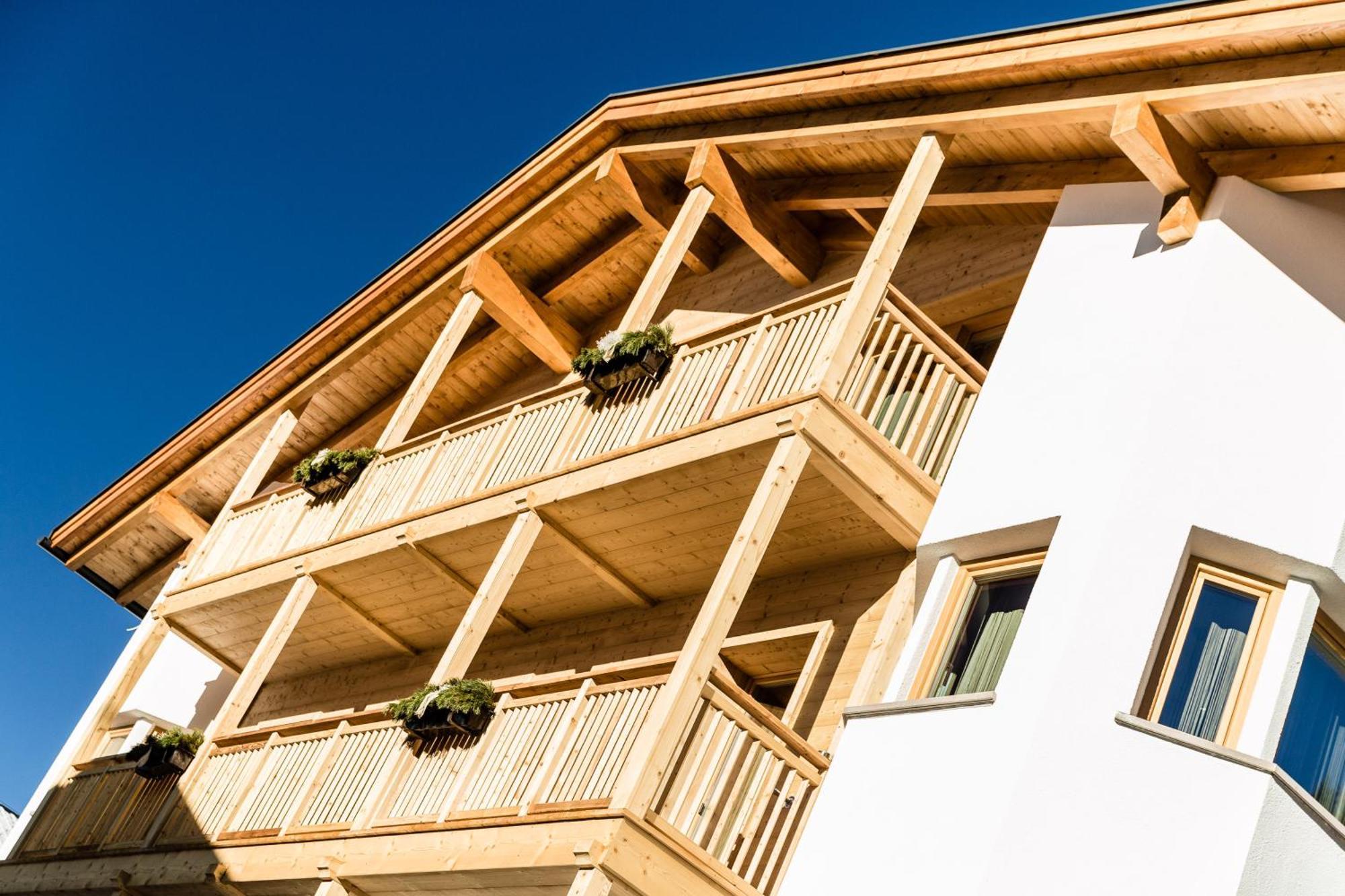 Apartments Villa Gardena - Gardenahotels Selva di Val Gardena Bagian luar foto
