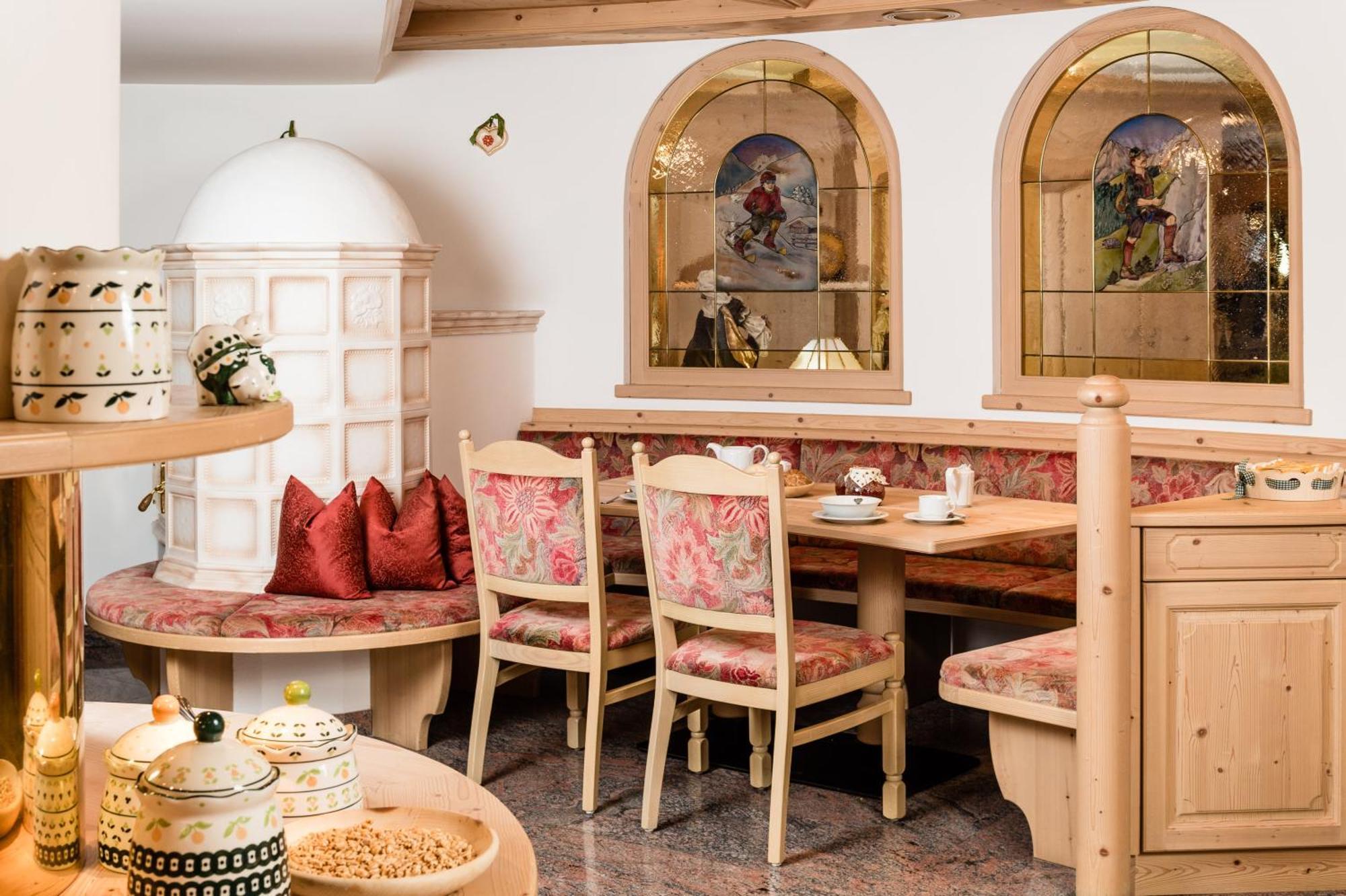 Apartments Villa Gardena - Gardenahotels Selva di Val Gardena Bagian luar foto